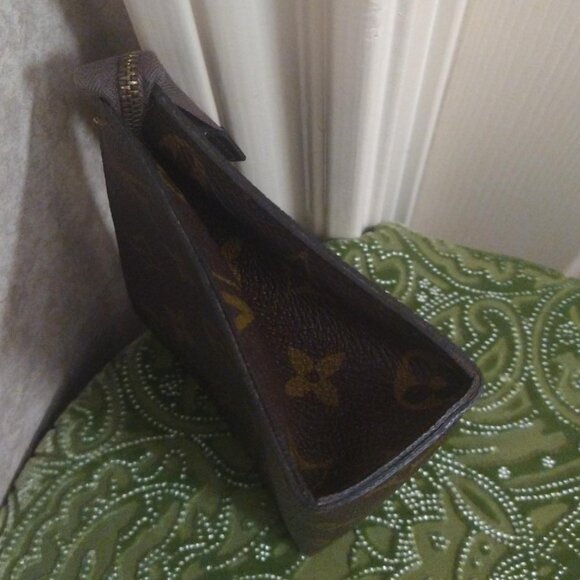Louis Vuitton Monogram Pouch 12 - Picture 6 of 15